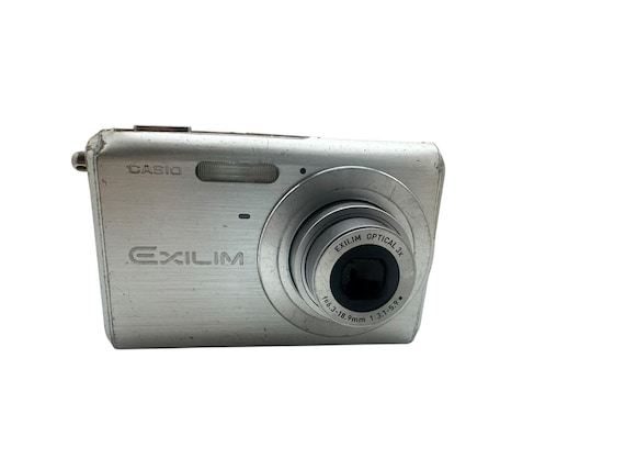 Casio Exilim EX-Z60 Digital Camera 6 MP 3X Optical Zoom 2.6 Inches