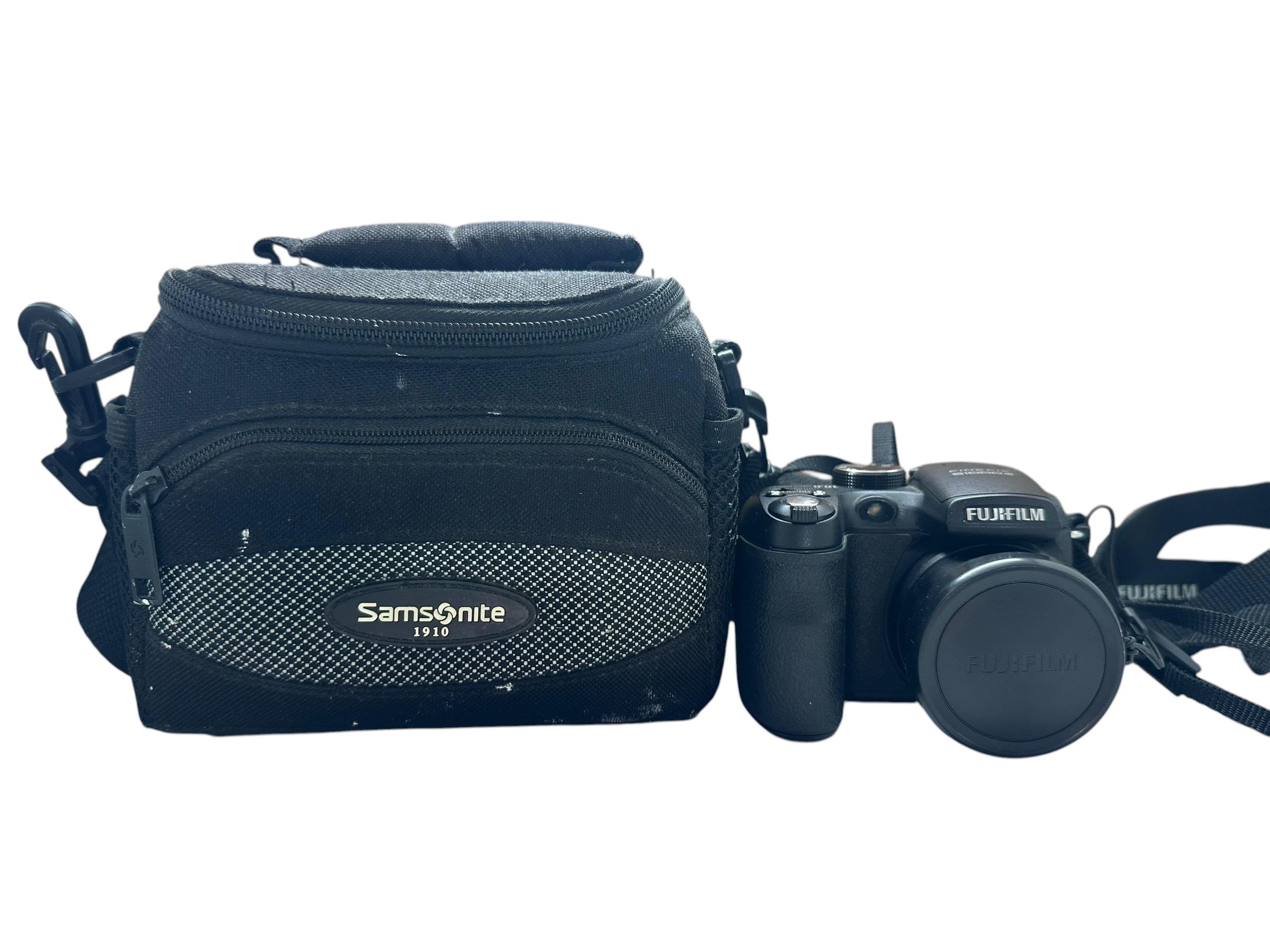 Fujifilm Finepix S1000fd Digital Camera 10 MP 12x Optical Zoom