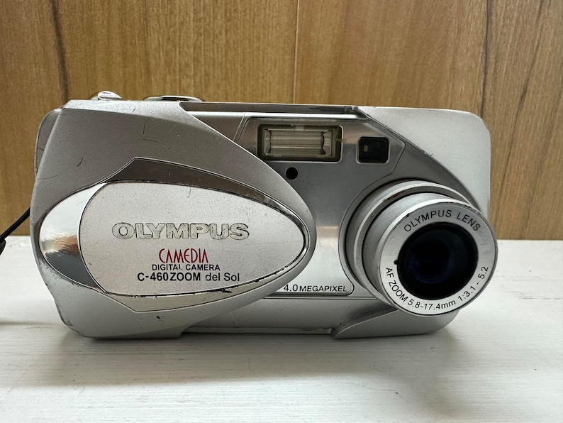 Olympus Camedia C 460 Digital Camera Compact 4MP 3 Optical Zoom image 1