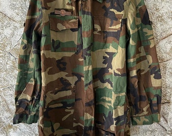 Vintage Military Soldier Equipment 100 % Cotton Shirt Army Camouflage with Badge