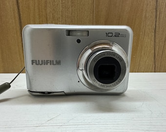 Fujifilm FinePix A180 Digitalkamera 3fach optischer Zoom 10 MP Fujinon Objektiv 2,5 Zoll AA 1,5 V Batterien Kompakt