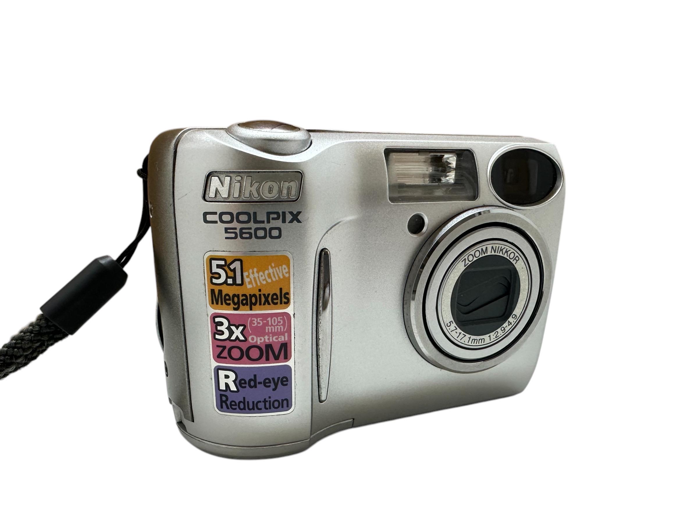 NIKON ニコン COOLPIX E5600 Nikon Coolpix E5600 Japan Digital Camera 5.1 MP 3X Optical