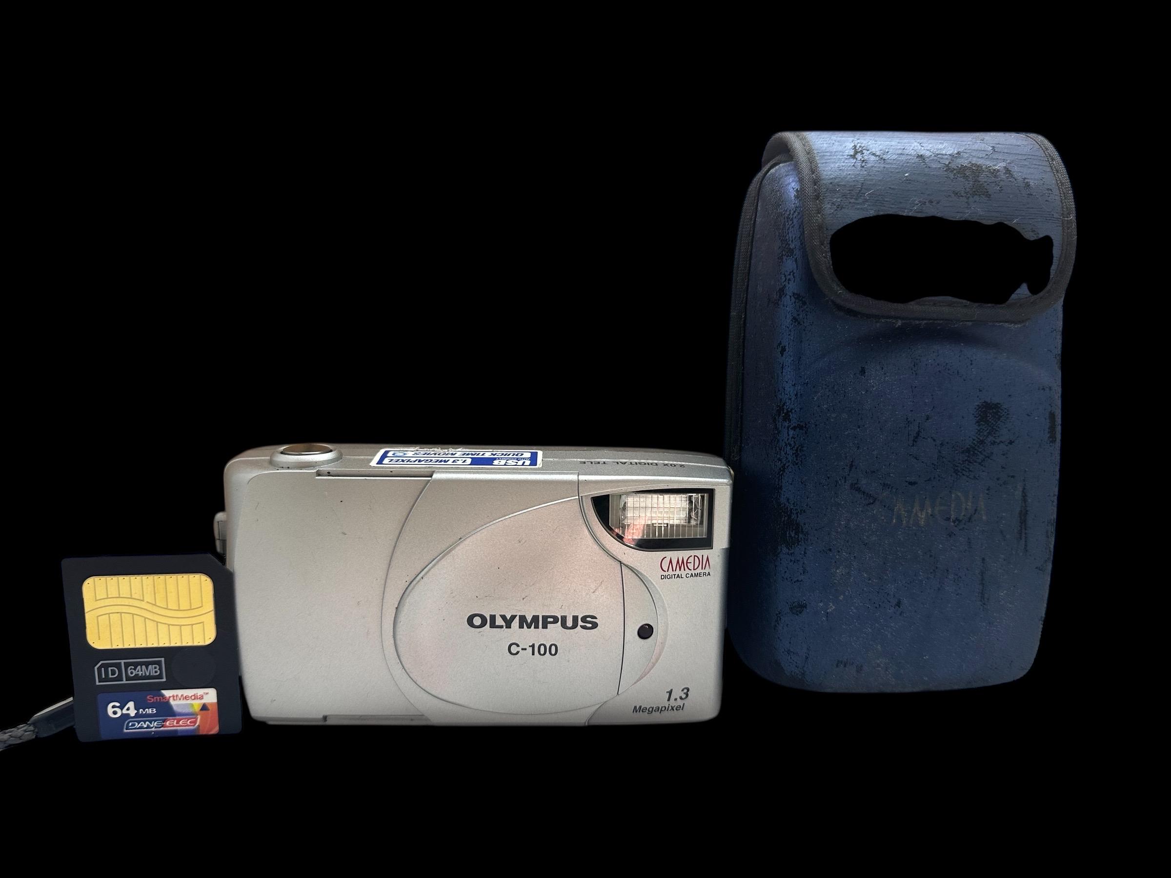 Vintage Olympus Camedia C-100 Zoom Digital Camera Compact 1.3 MP