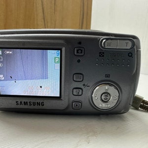 Samsung Digimax A402 Digital Camera Movie Clip Compact 4 MP Optical Zoom Screen AA Batteries image 1