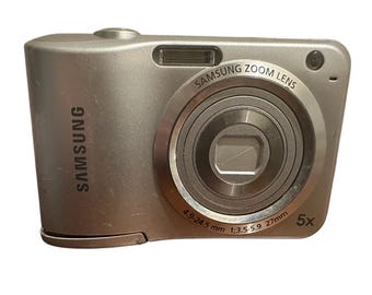 Samsung ES28 Digital Camera 12 MP  5X Optical Zoom 2,5 Inches Lcd Compact Red Eye Fix