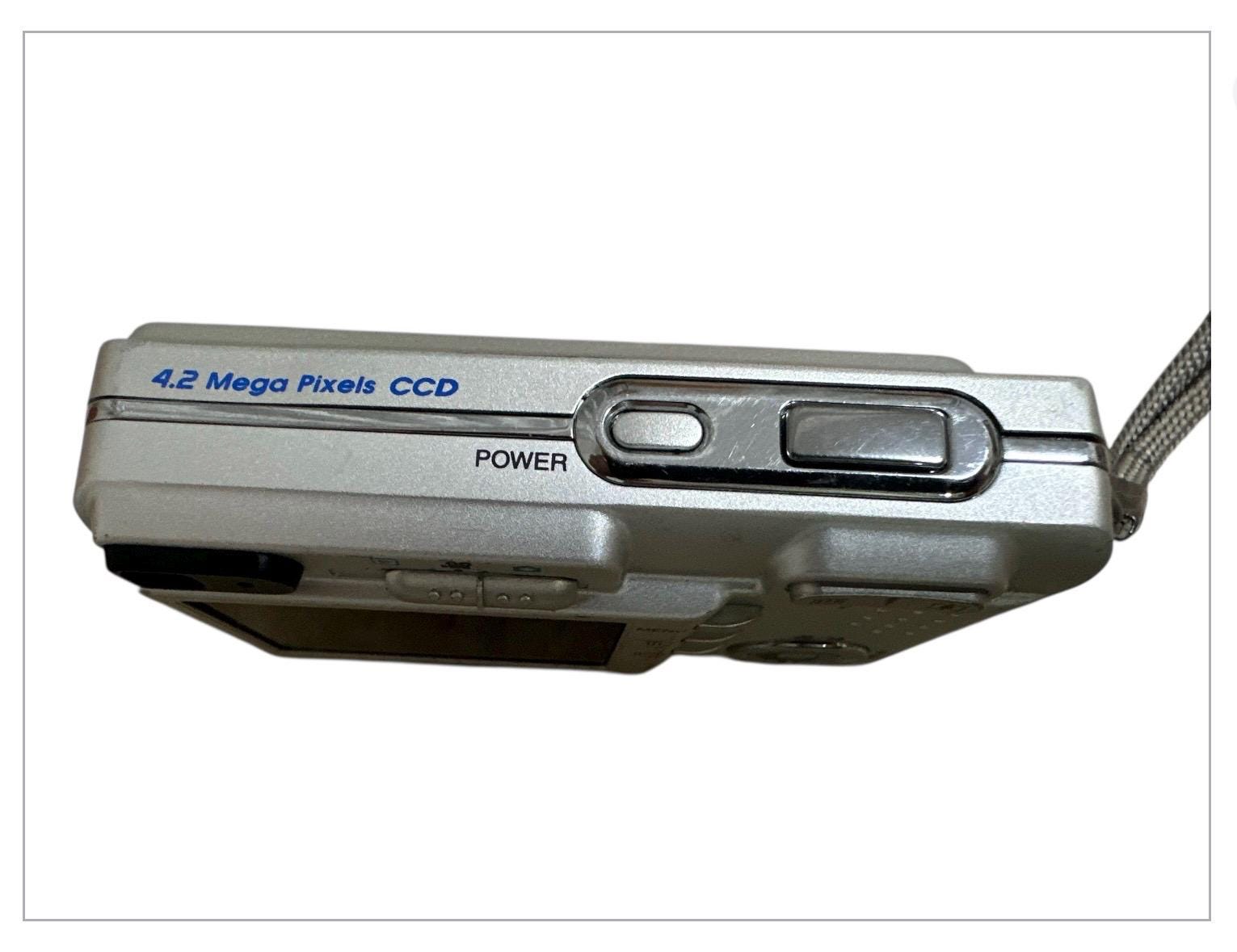 Kyocera Yashica EZ 4033 Digital Camera Full Box 4.2 MP 3X Optical