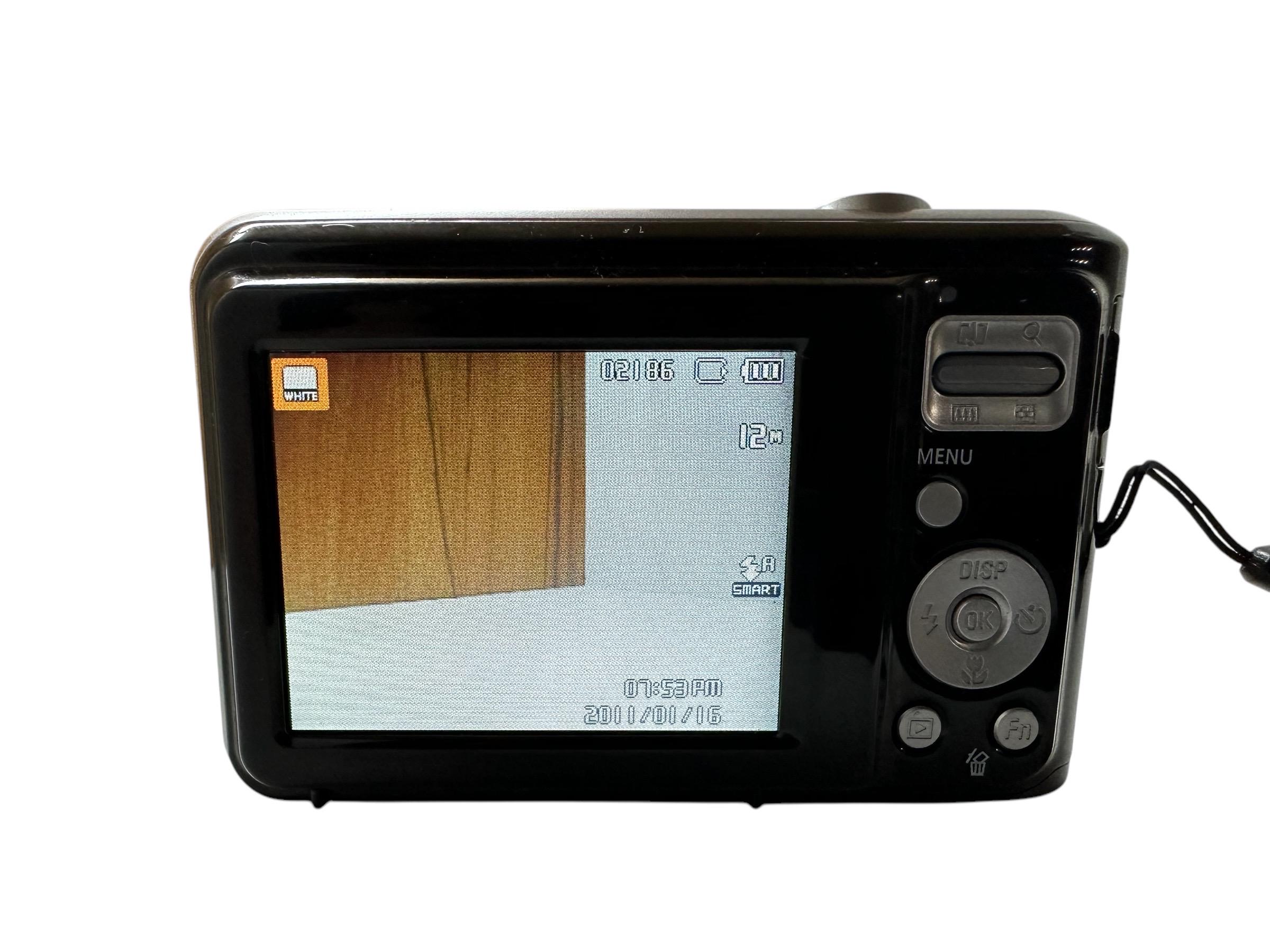 Samsung ES28 Digital Camera 12 MP 5X Optical Zoom 2,5 Inches Lcd
