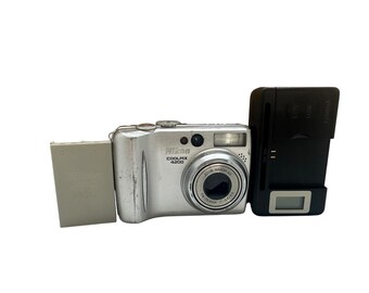 CASIO Exilim EX-Z77 Digital Camera 7.2 MP 3X Optical Zoom 2.6