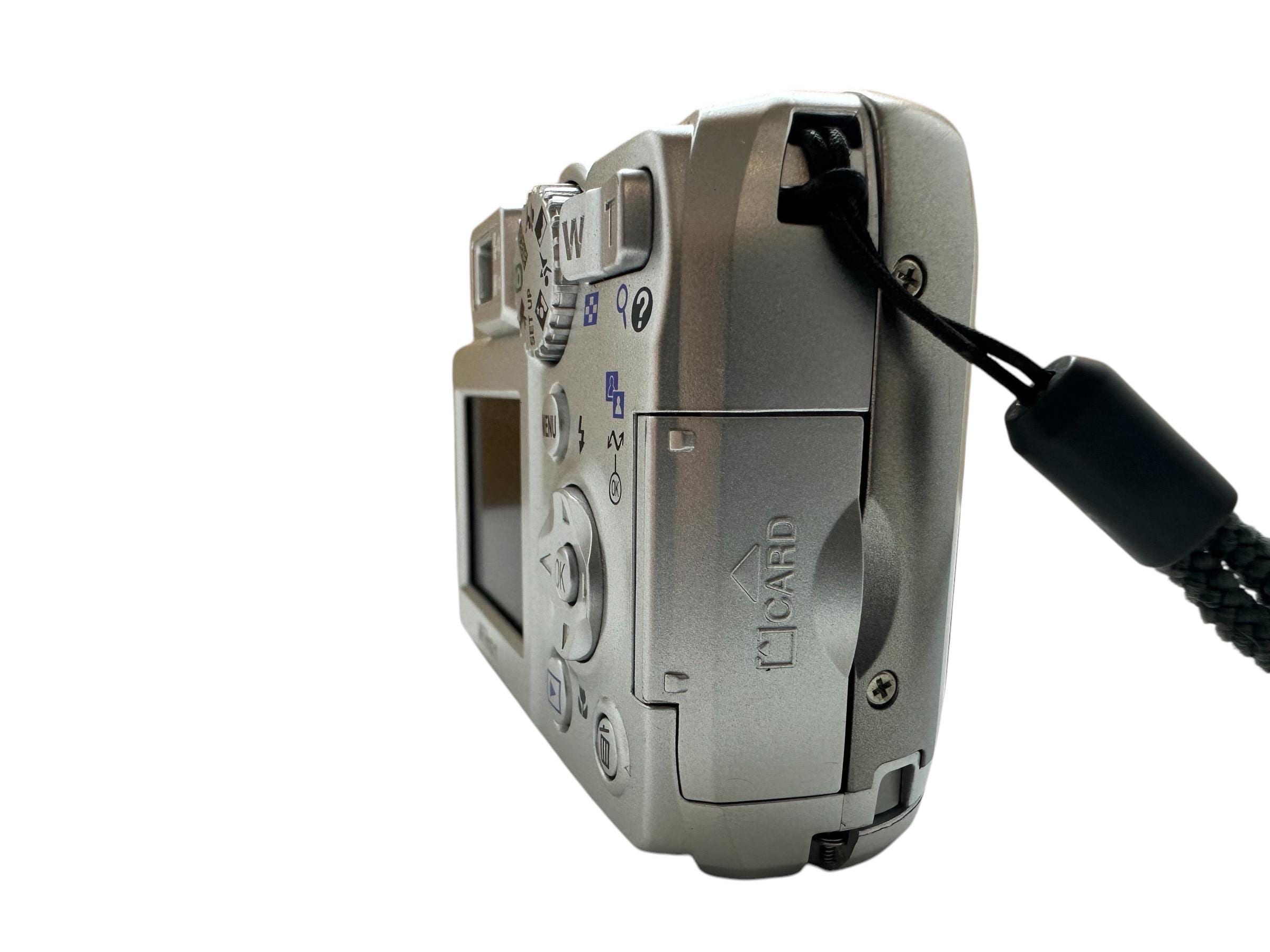 Nikon Coolpix E5600 Japan Digital Camera 5.1 MP 3X Optical