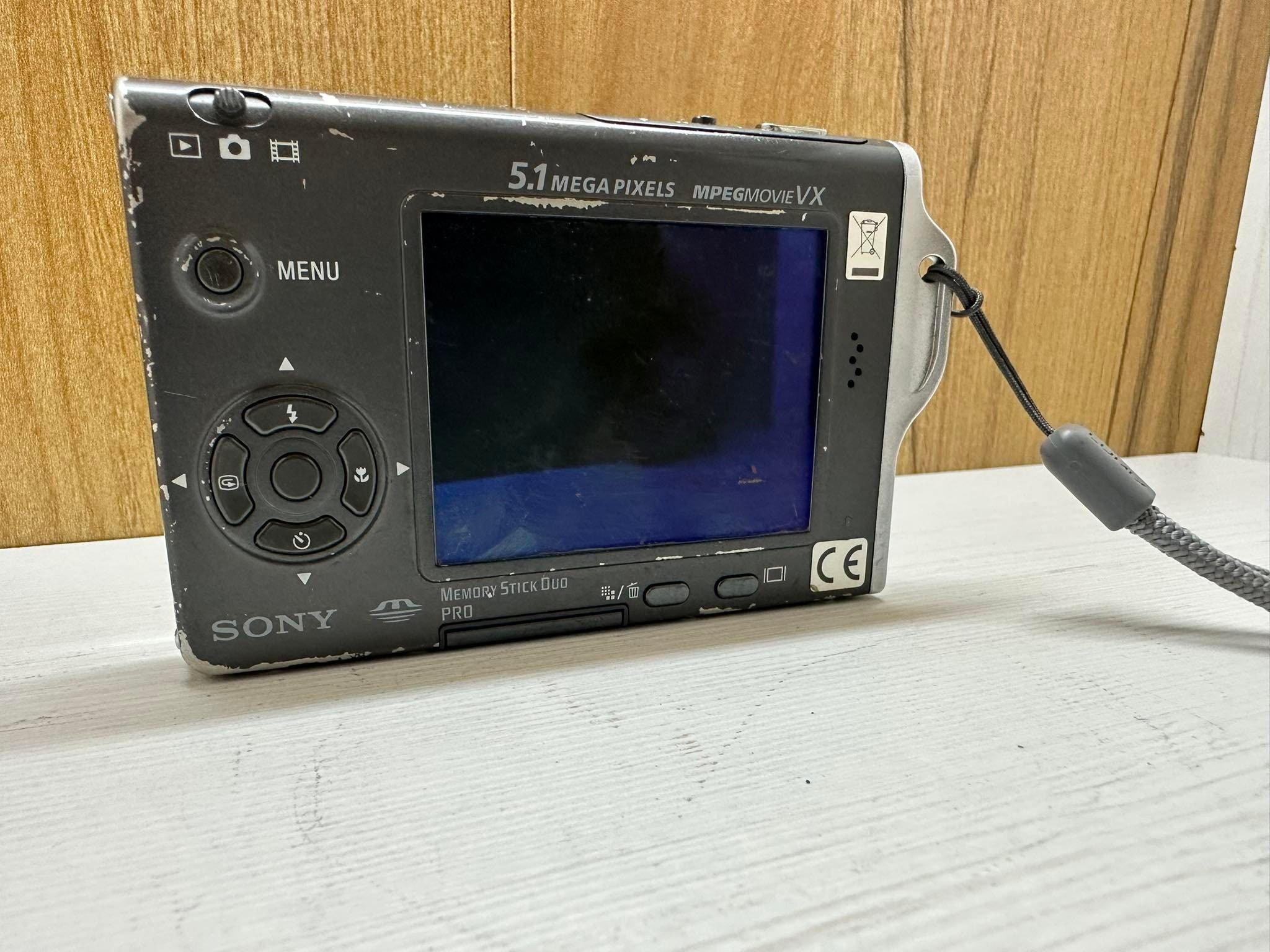 Sony Cybershot Dsc-t7 Ultrathin Digital Still Camera 5.1 MP 3X 