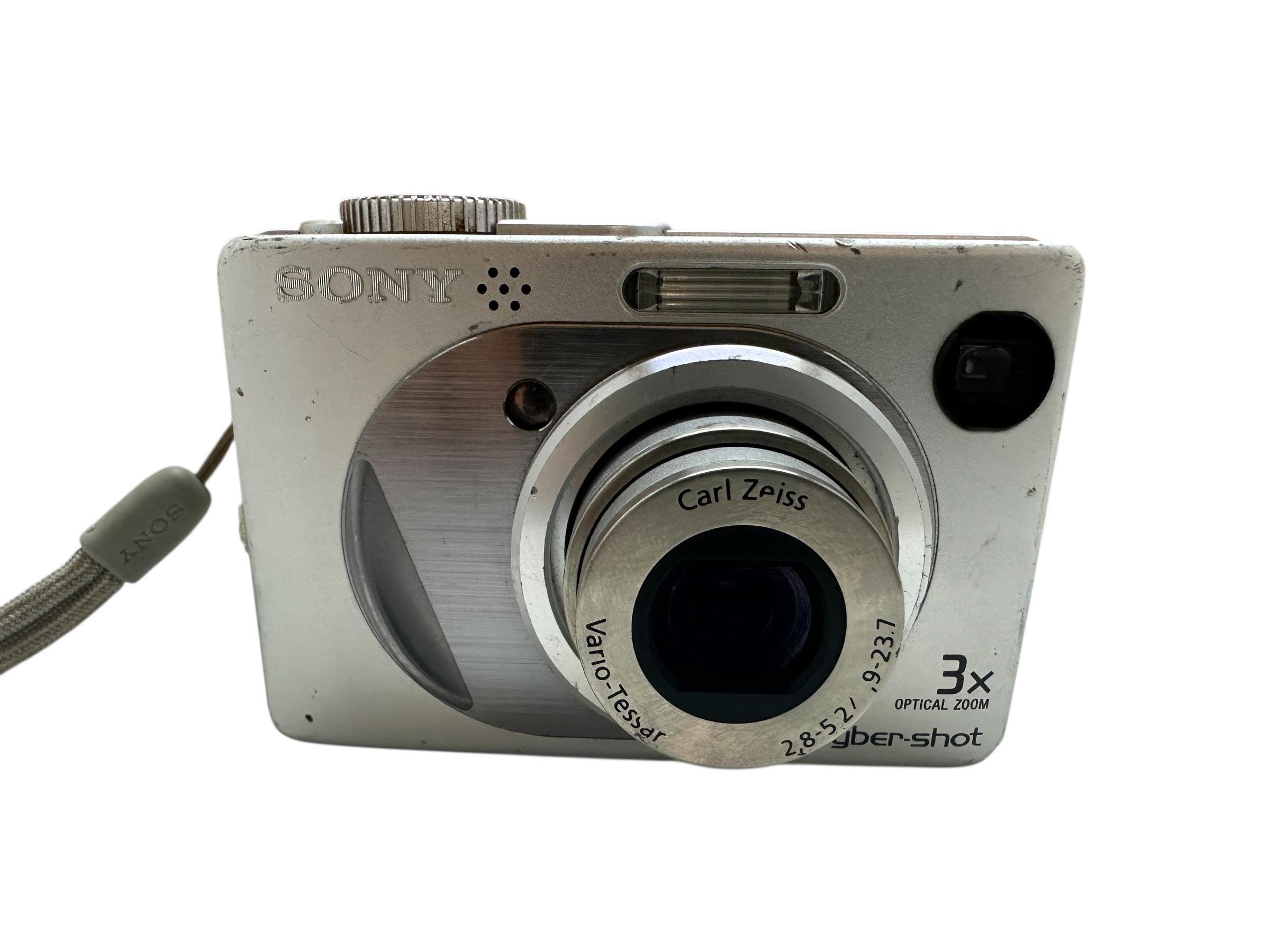 Sony Cyber Shot Dsc-W1 Digital Camera Compact 5MP 3X Optical AA Batteries 2.5 Inches Lcd