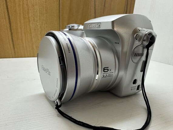 Fujifilm Finepix S304 Digital Camera 6X Optical Zoom Compact Fujifilm Finepix S304 Digital Camera 6X Optical Zoom Compact