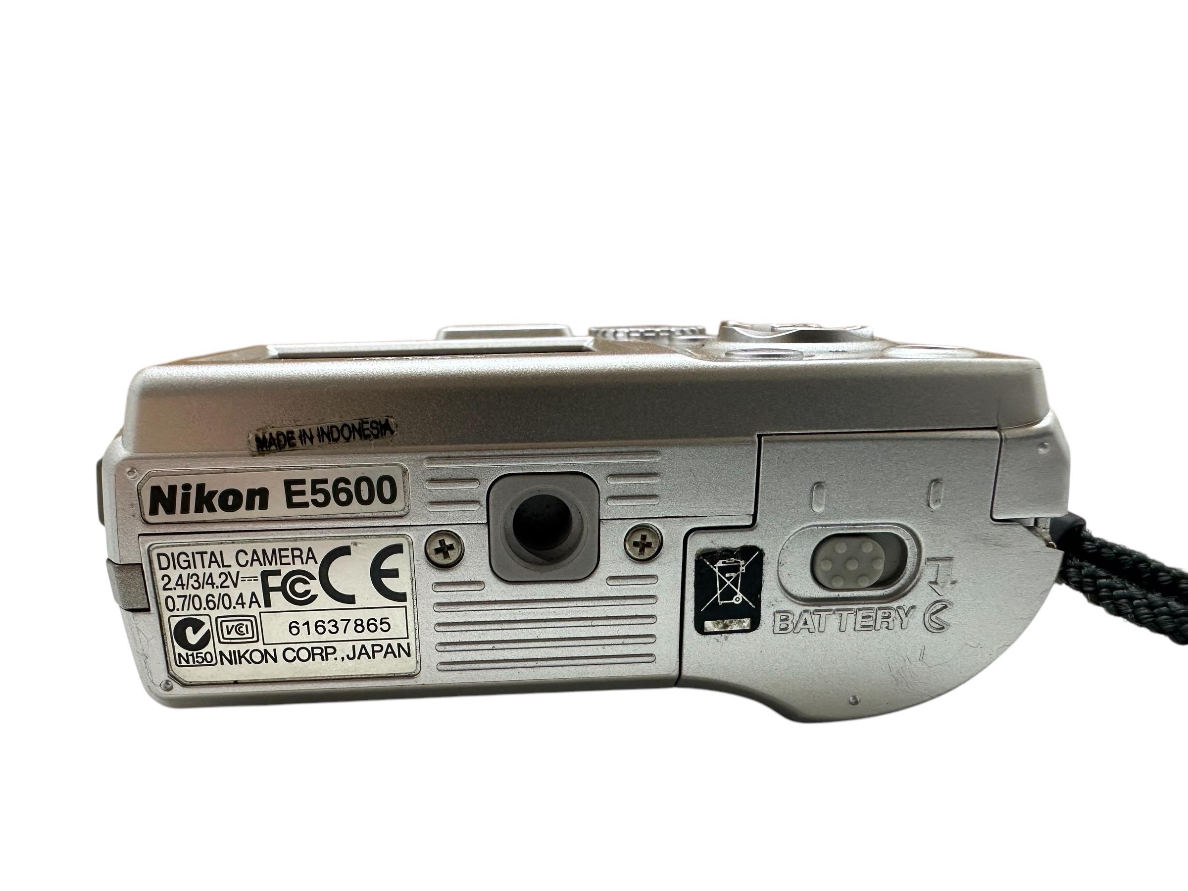 ニコン NIKON Coolpix E5600 デジタルカメラ Nikon Coolpix E5600 Japan Digital Camera 5.1 MP 3X Optical