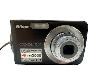 Nikon Coolpix S210 8 MP Digital Camera 3x Optical Zoom 2,5 Inches