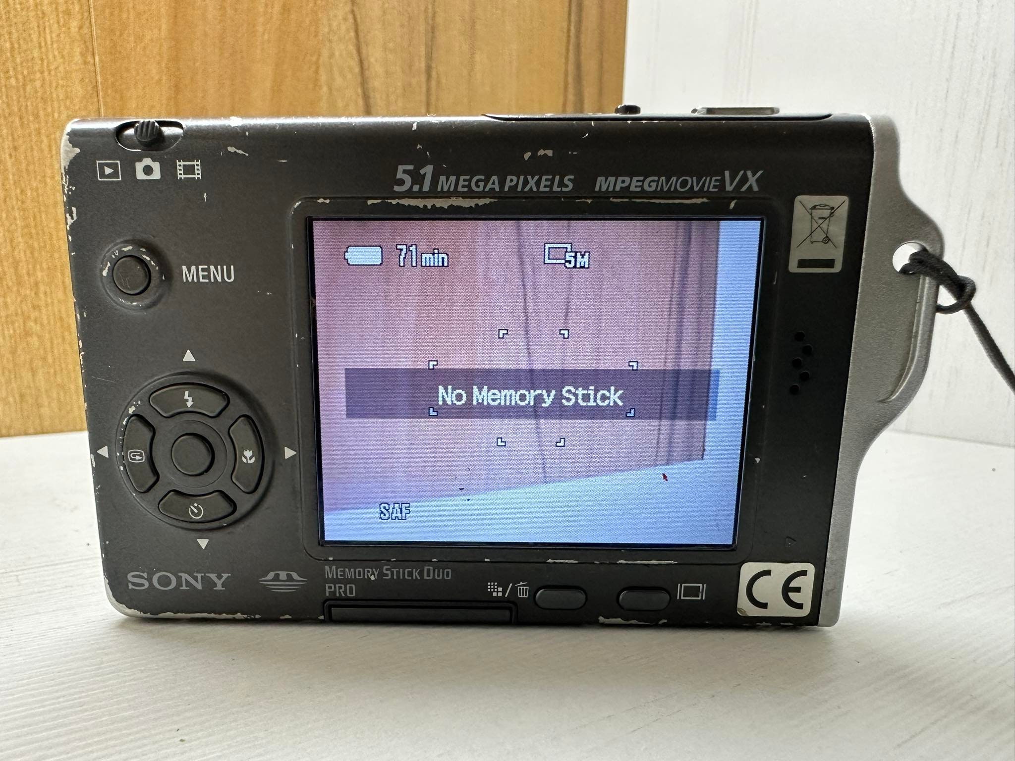 Sony Cybershot Dsc-t7 Ultrathin Digital Still Camera 5.1 MP 3X 