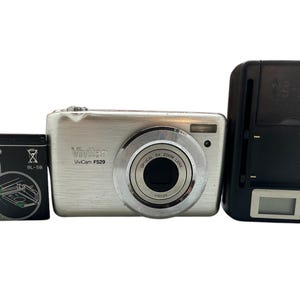 Vivitar Vivicam F529 Digital Camera Compact 5x Optical Zoom 2.5 Inches Lcd Silver + battery and Battery Charger
