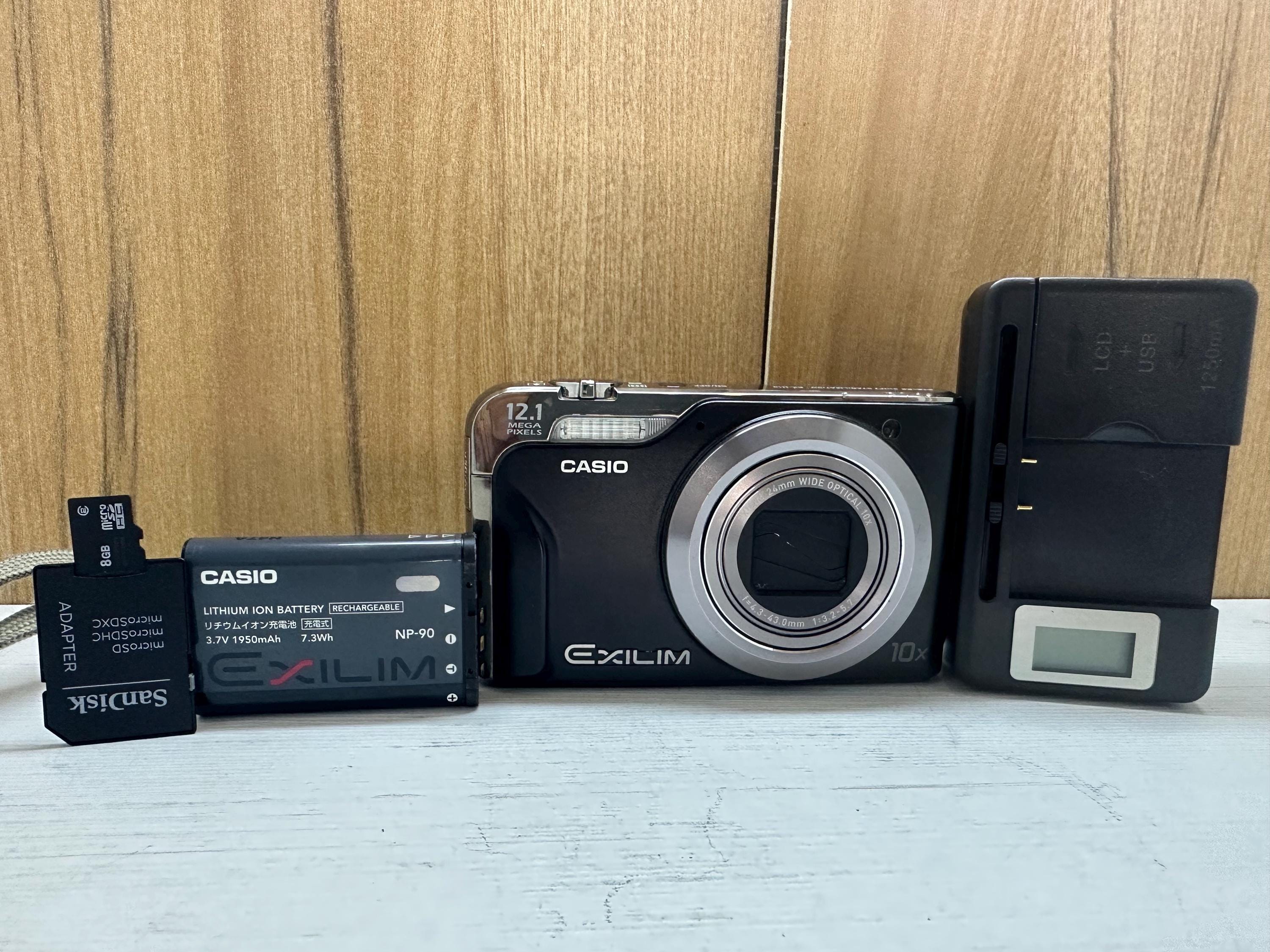 Casio Exilim EX-H10 デジタルカメラ 12.1 MP 10倍光学 3インチ