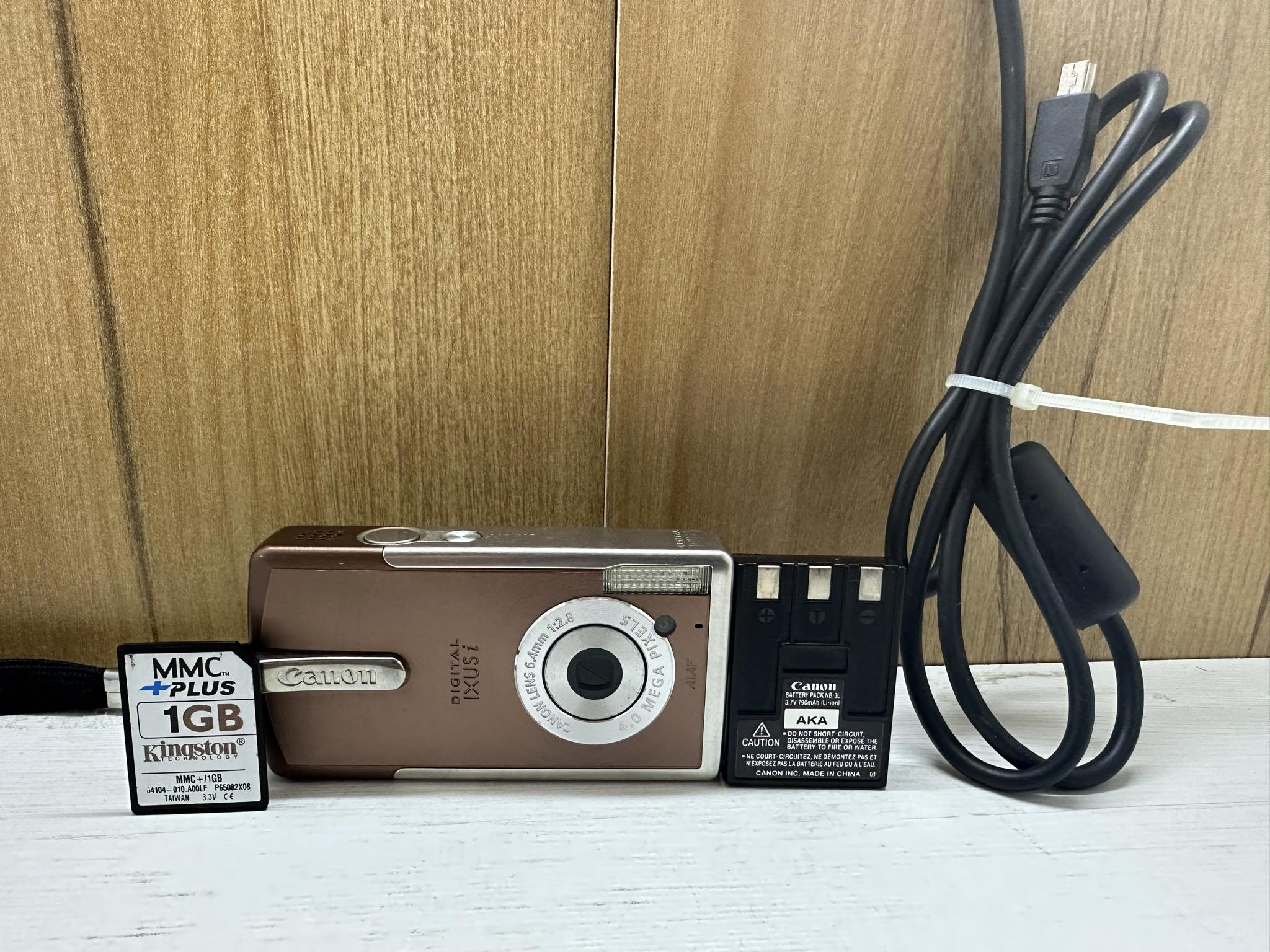 Canon Ixus I Pc1060 Digital Camera Japan 4 MP Compact + 1GB Canon Ixus I Pc1060 Digital Camera Japan 4 MP Compact + 1GB