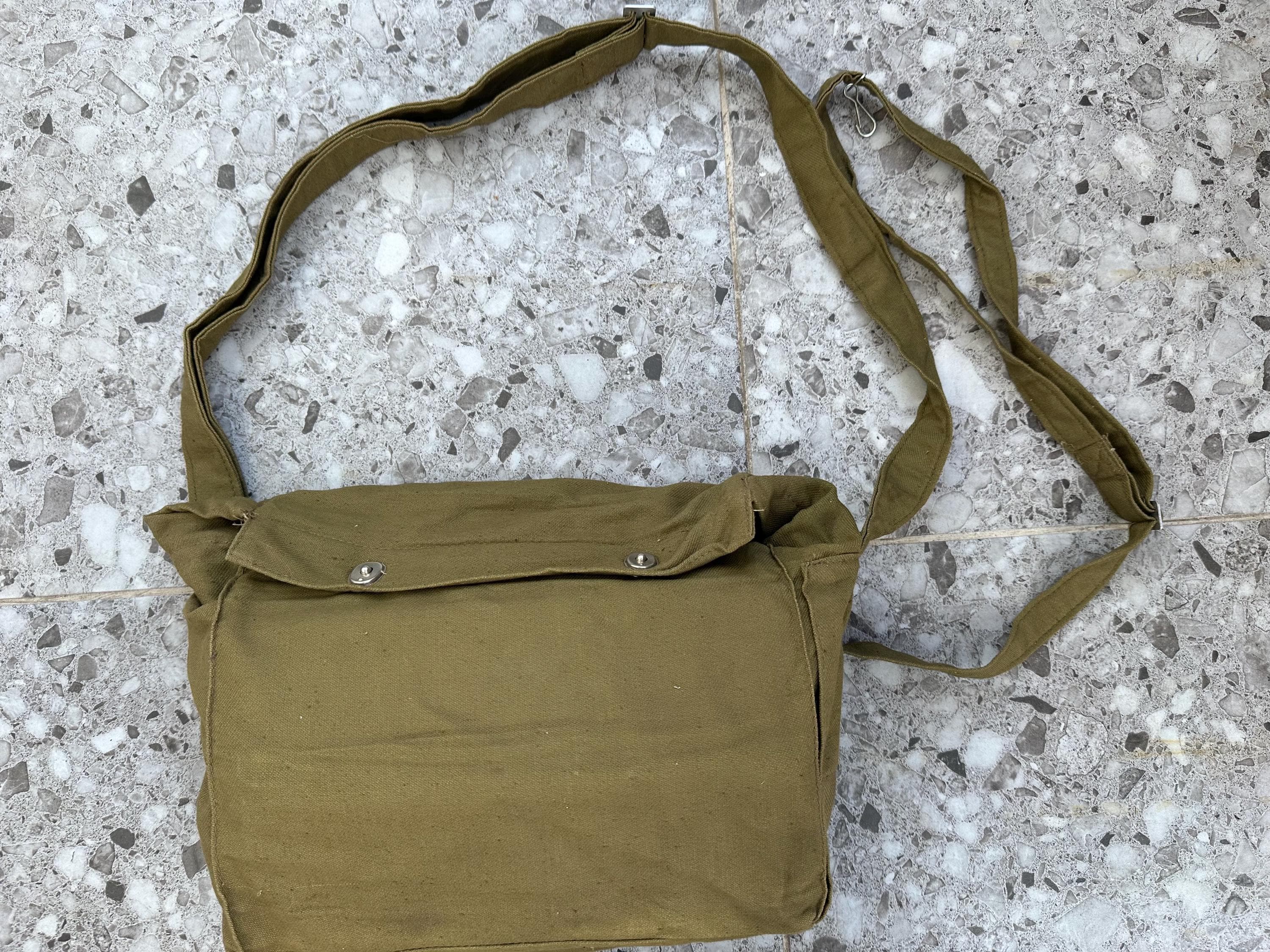 アンティークUSARMY第二次世界大戦当時物トラベルバッグ ミニタリー Amazon | SMONT WW2 US Army M1936 メッセンジャーバッグ 軽量