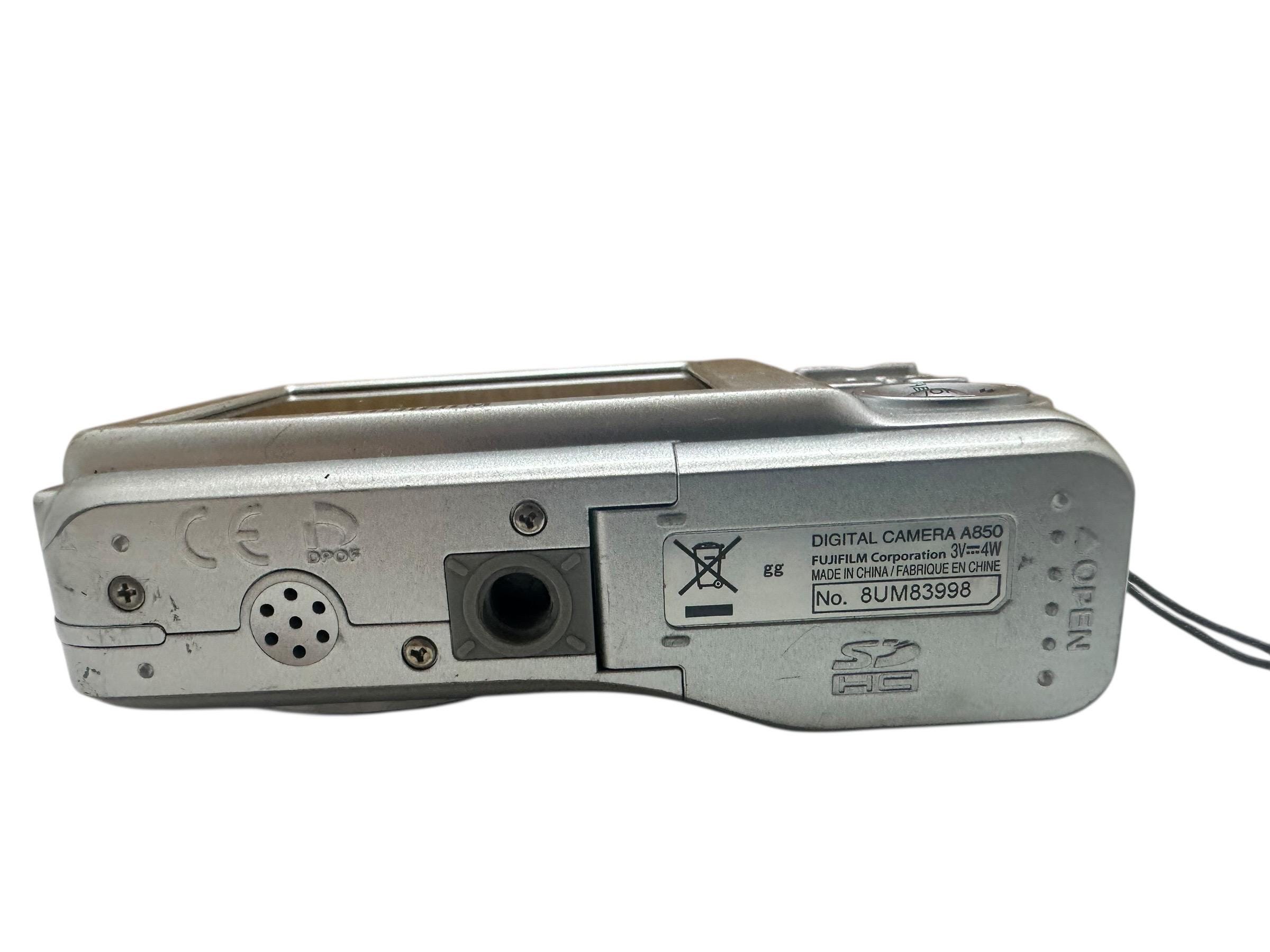 Fujifilm Finepix A850 Digital Camera 8.1 MP LCD Compact 3x Optical