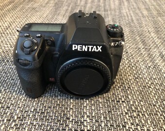 Professional PENTAX K-7 14.6MP Digital SLR Camera Black (Body Only)