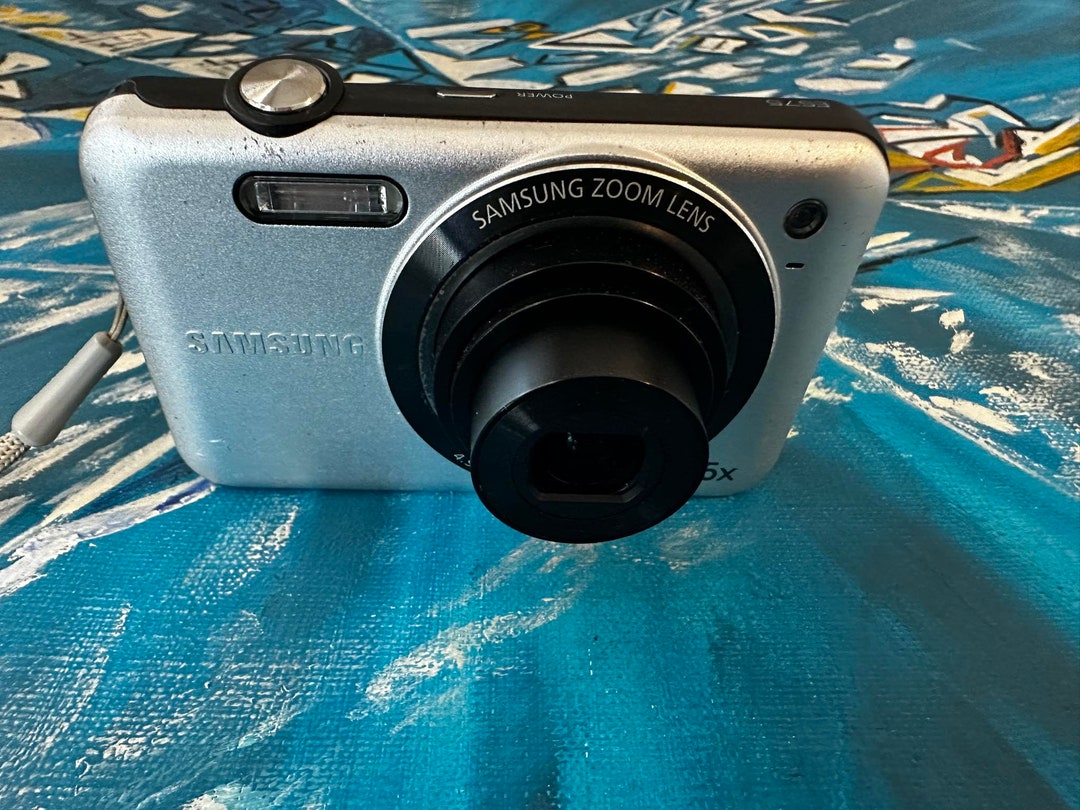 Samsung ES75 Purple Digital Camera 14.2 MP 2.7 Inches Screen 5X Optical