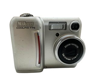 CASIO Exilim EX-Z77 Digital Camera 7.2 MP 3X Optical Zoom 2.6