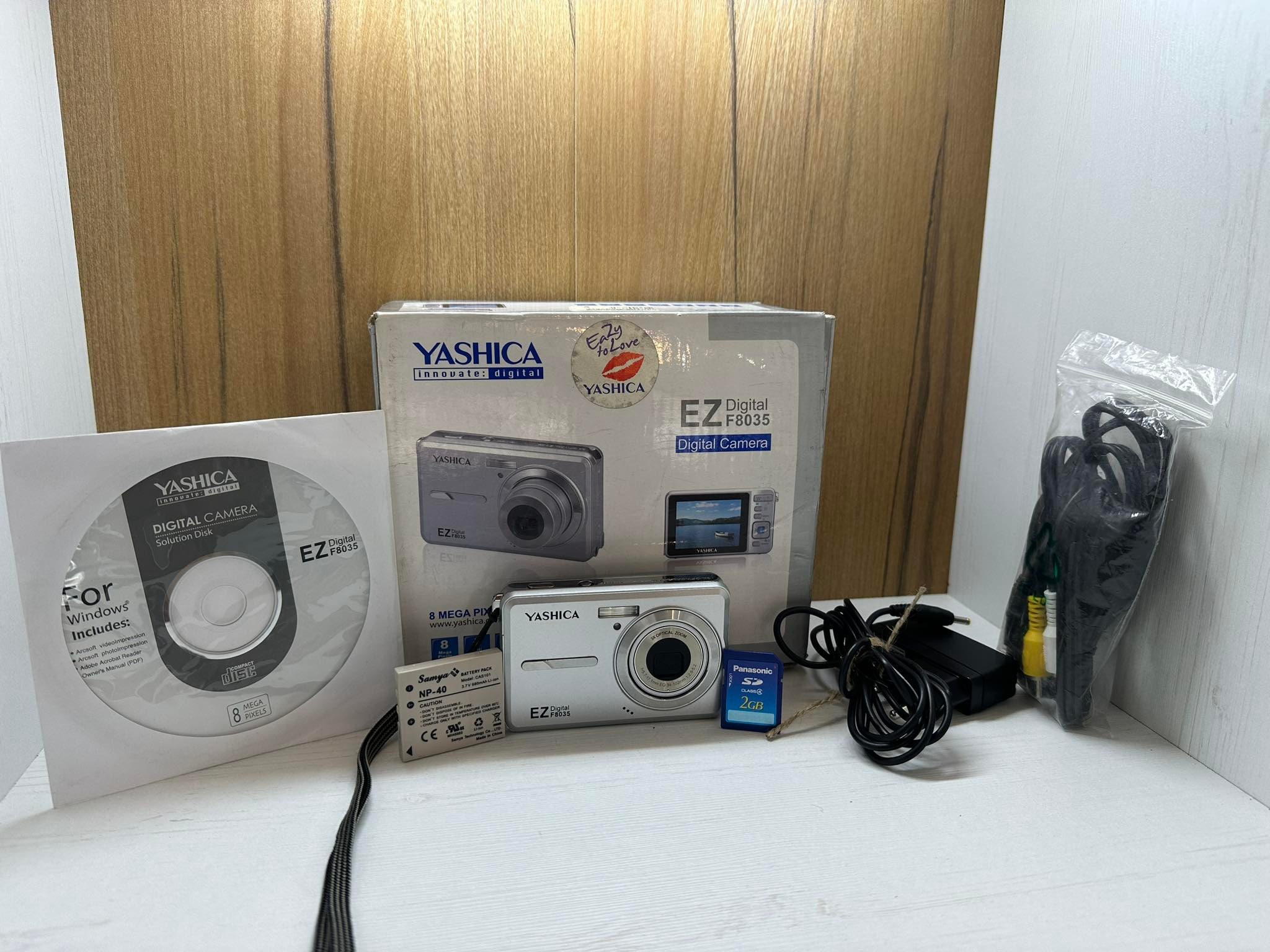 Yashica EZ F8035 Digital Camera Full Box 8 MP 3X Optical Zoom