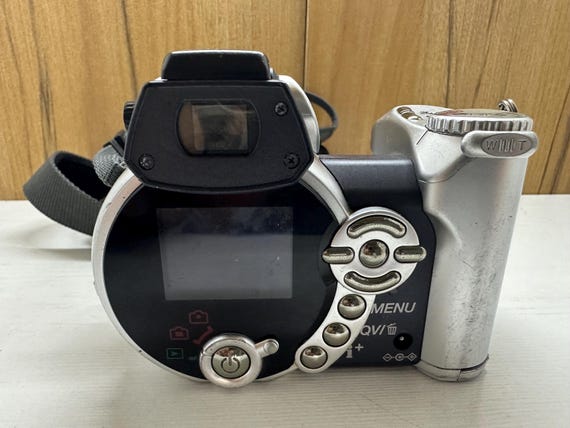 Professional Konica Minolta Dimage Z2 Digital Camera 3.2 MP 10X