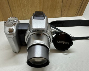 Professional Minolta Dimage Z1 Digital Camera 3.2 MP 10X Optical Zoom