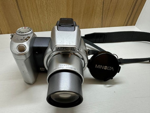 Professional Minolta Dimage Z1 Digital Camera 3.2 MP 10X Optical
