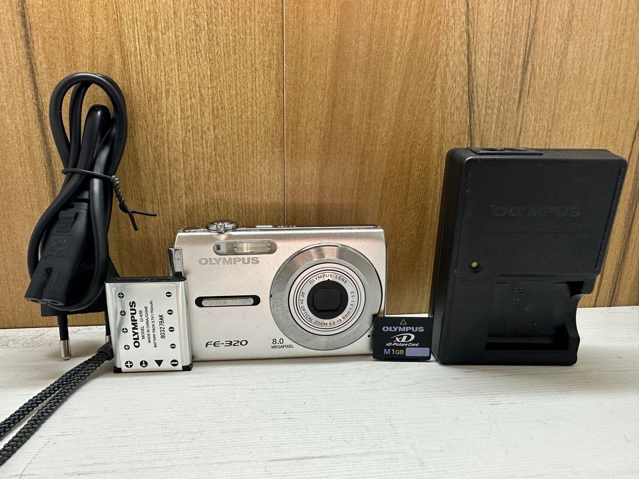 Olympus Fe-320 Digital Camera 8 MP 3X Optical Zoom 2,35 Inches LCD