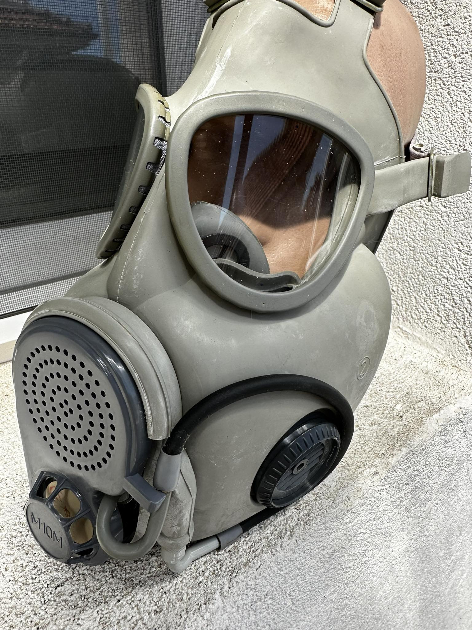 Masque à gaz M10 (décoration) neuf - Surplus Militaire en ligne Stenay -  Commercy
