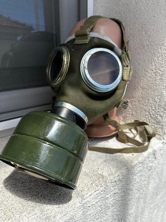 ハンガリー M76 ガスマスク （Vintage Military Army New M75