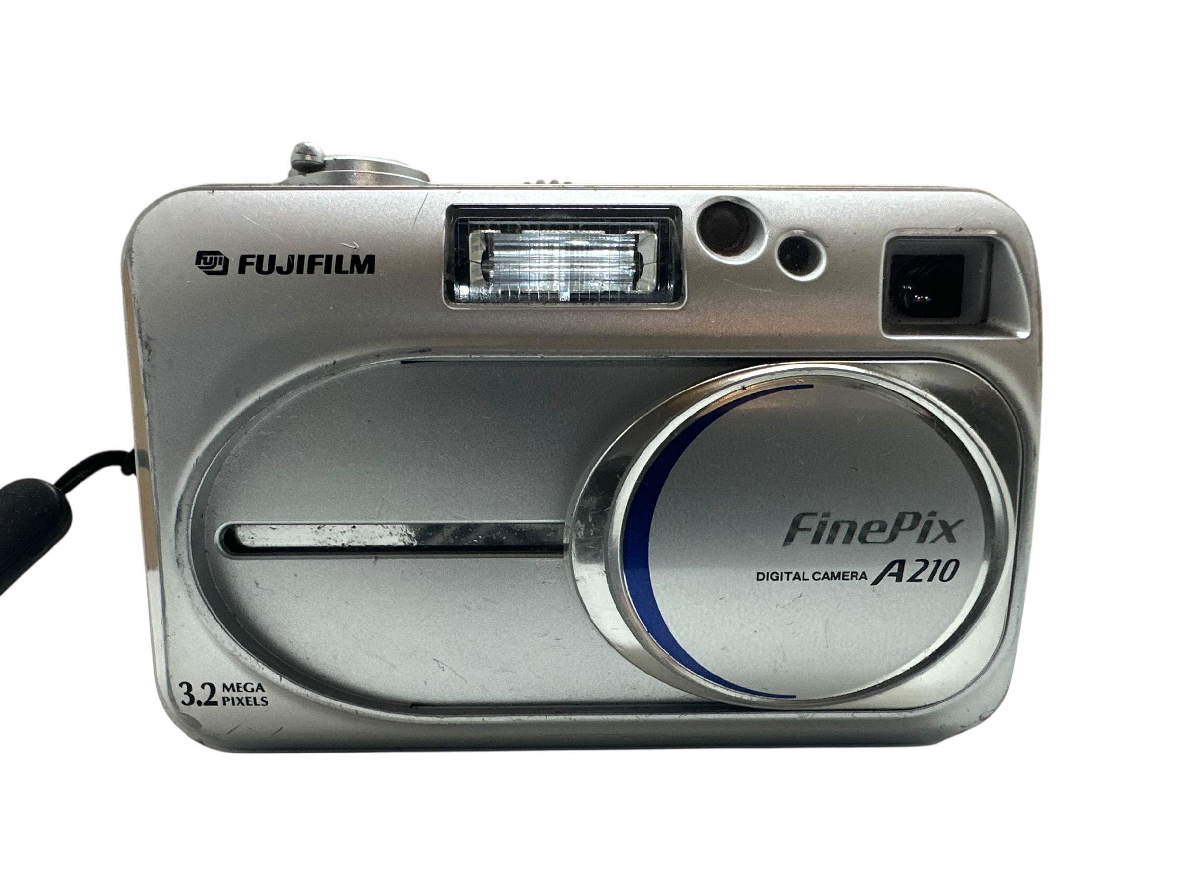富士フイルム FinePix A210 デジタルカメラ 3倍光学ズーム 3.2 MP