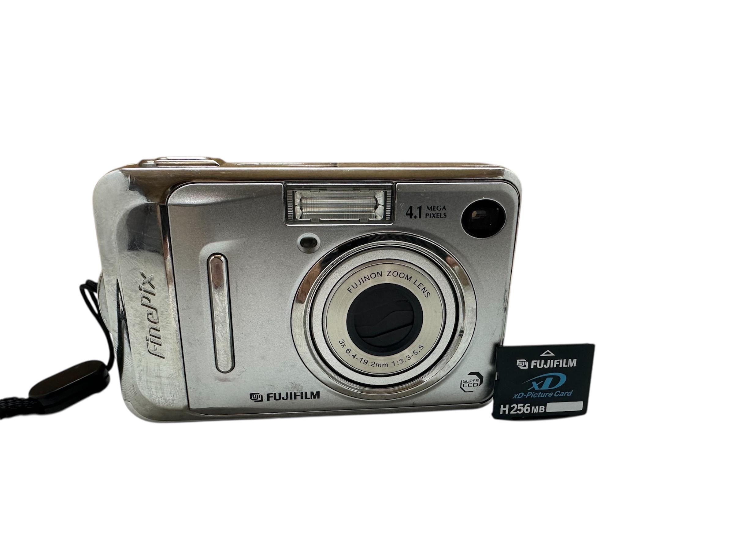 Fujifilm Finepix A400 Digital Camera 4.1 MP 3x Optical Zoom