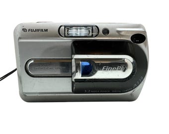 Fujifilm Finepix A330 Digital Camera 3.2 MP 3X Optical Zoom