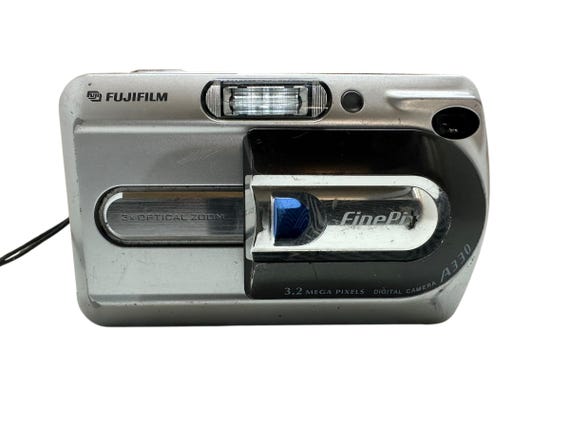Fujifilm Finepix A330 Digital Camera 3.2 MP 3X Optical Zoom