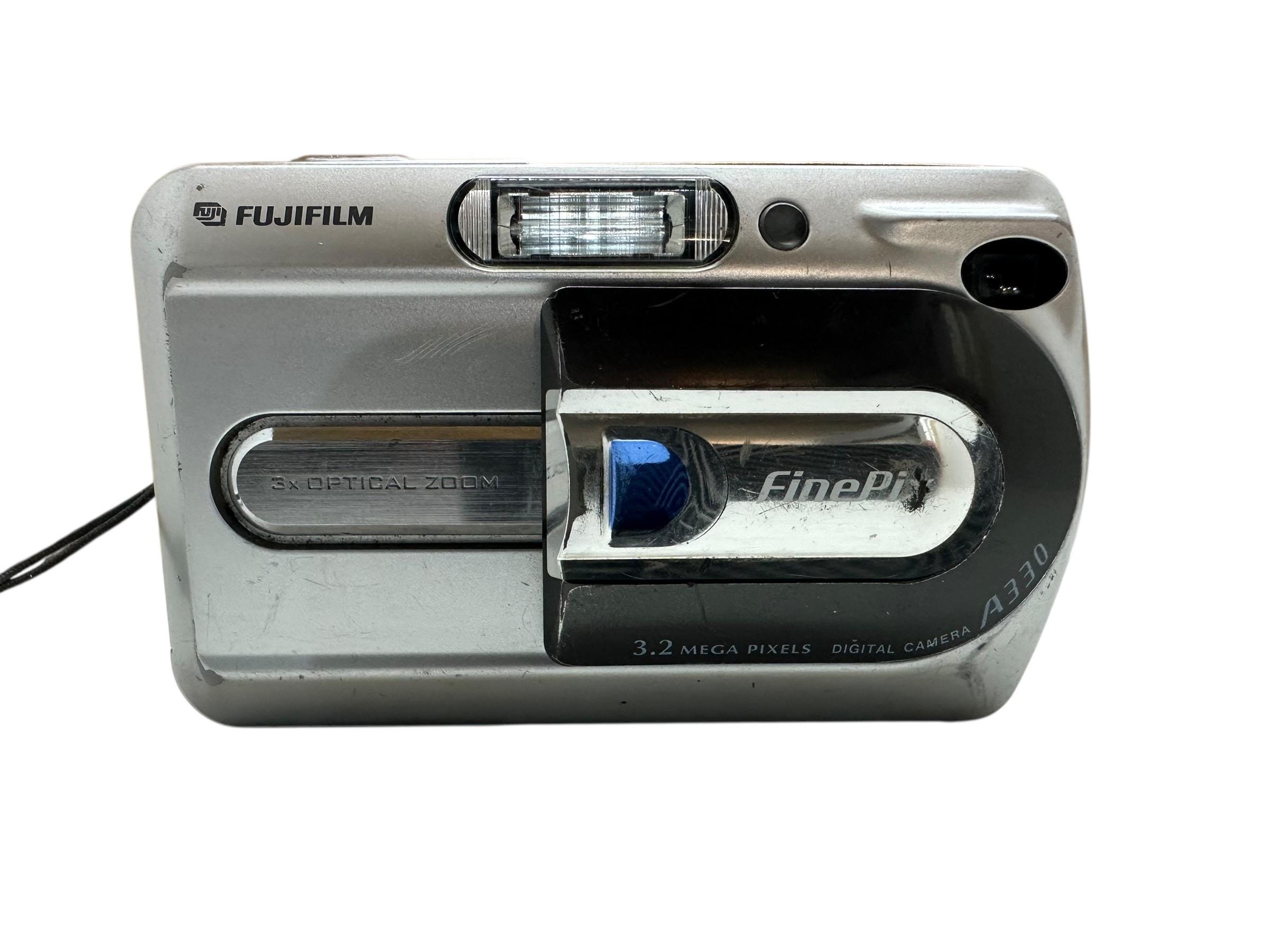 Fujifilm Finepix A330 Digital Camera 3.2 MP 3X Optical Zoom