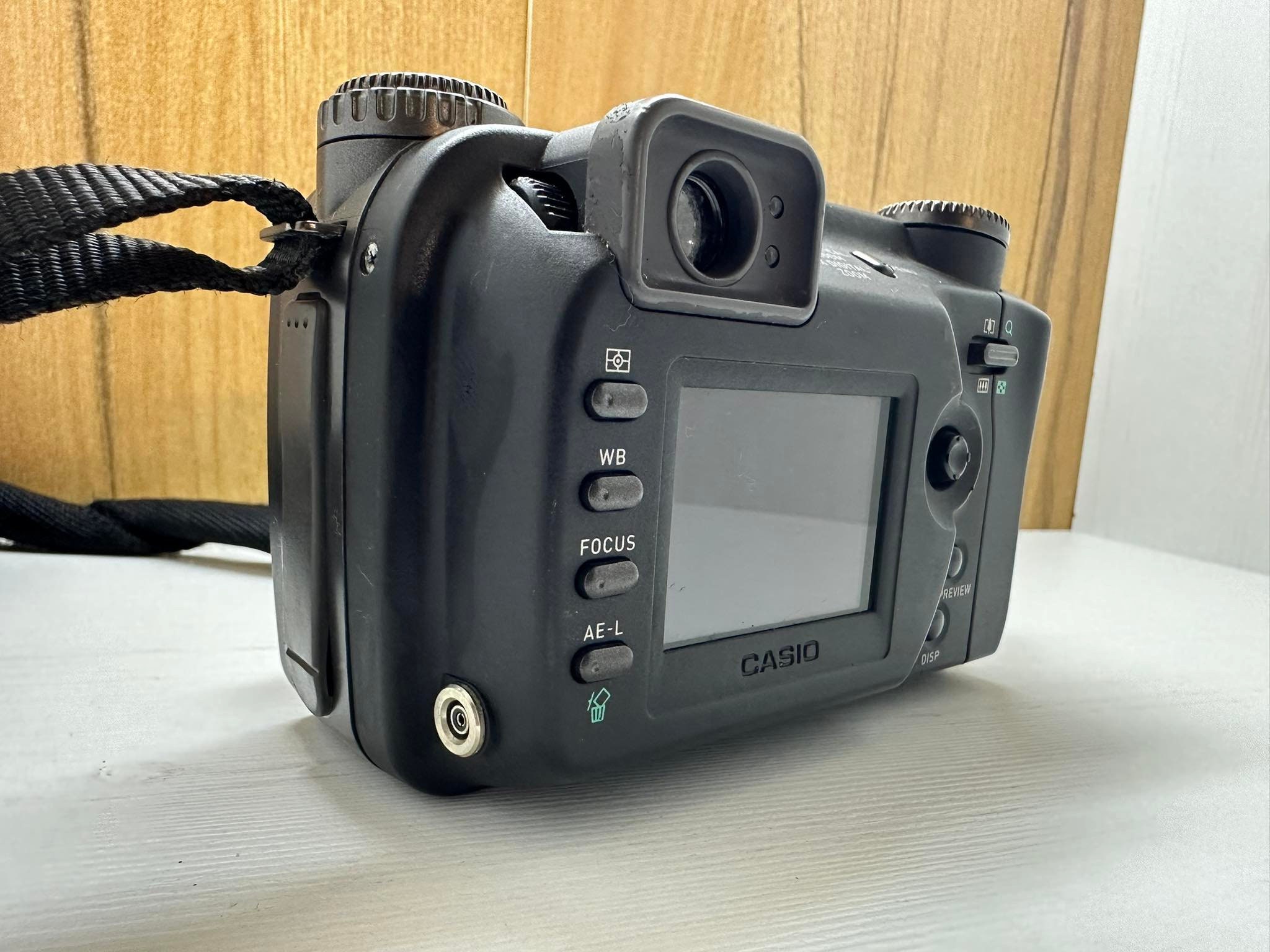 Casio QV-4000 Digital Camera 4.1 MP 9.6 Digital Zoom