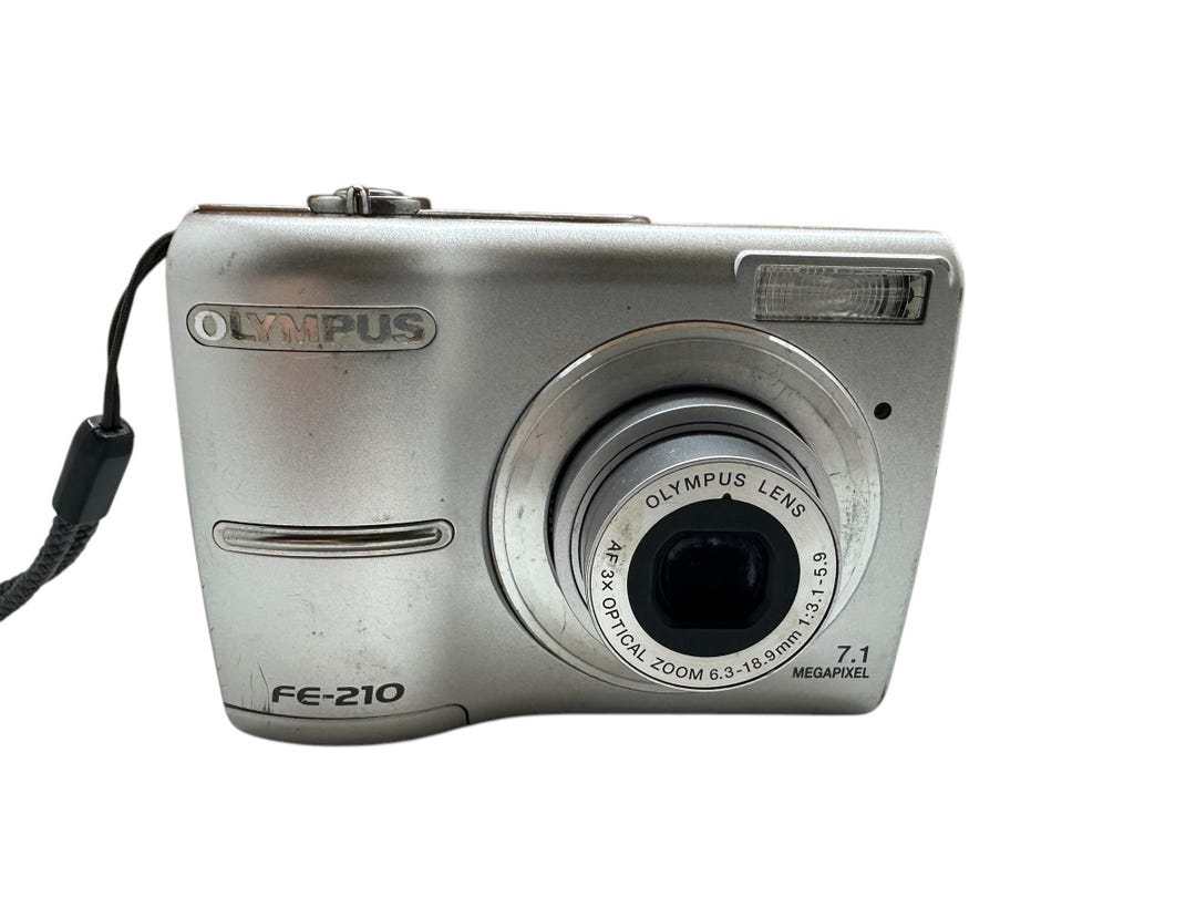 Olympus Fe210 Digital Camera Compact 3X Optical Zoom 7.1 MP 2.5