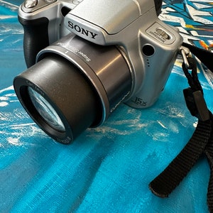 Fotocamera digitale compatta professionale Sony Steady-Shot DSC-H50 9,1 MP Zoom ottico 15x Zoom digitale 30X Schermo mobile da 3 pollici immagine 10