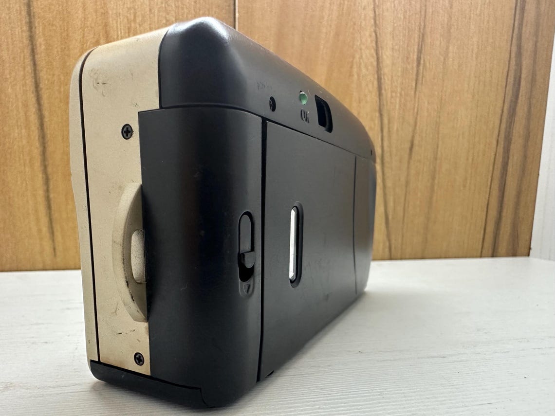 Vintage Automatic Film Camera SKINA SK-555 with Japan Lens, Film 35 mm Designed by Japan, made in China 1999, foto 3 di 5