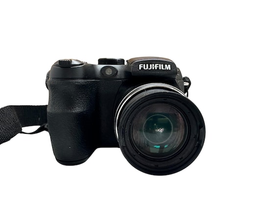 Fujifilm Finepix S1000fd Digital Camera 10 MP 12x Optical Zoom
