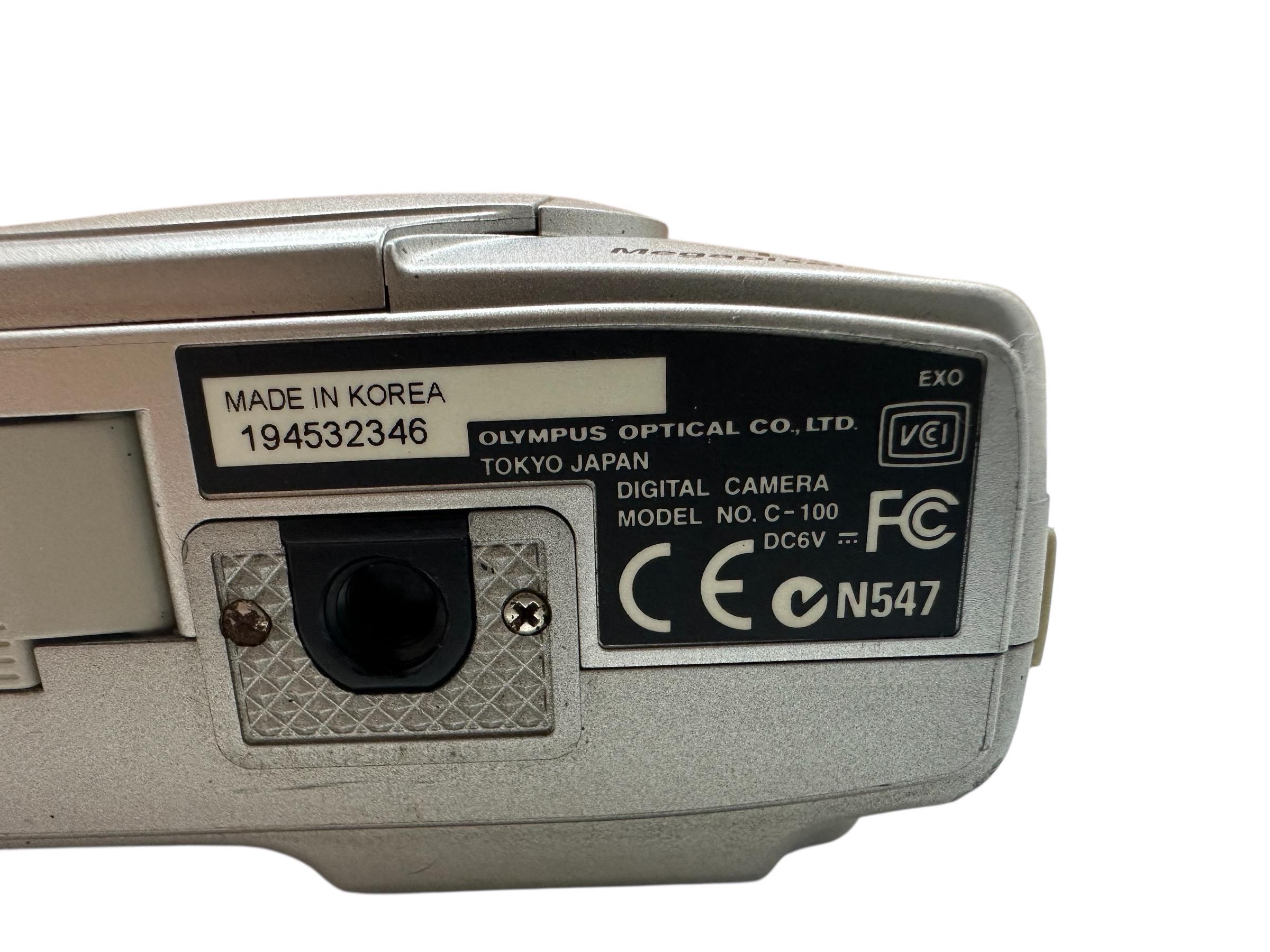 Vintage Olympus Camedia C-100 Zoom Digital Camera Compact 1.3 MP