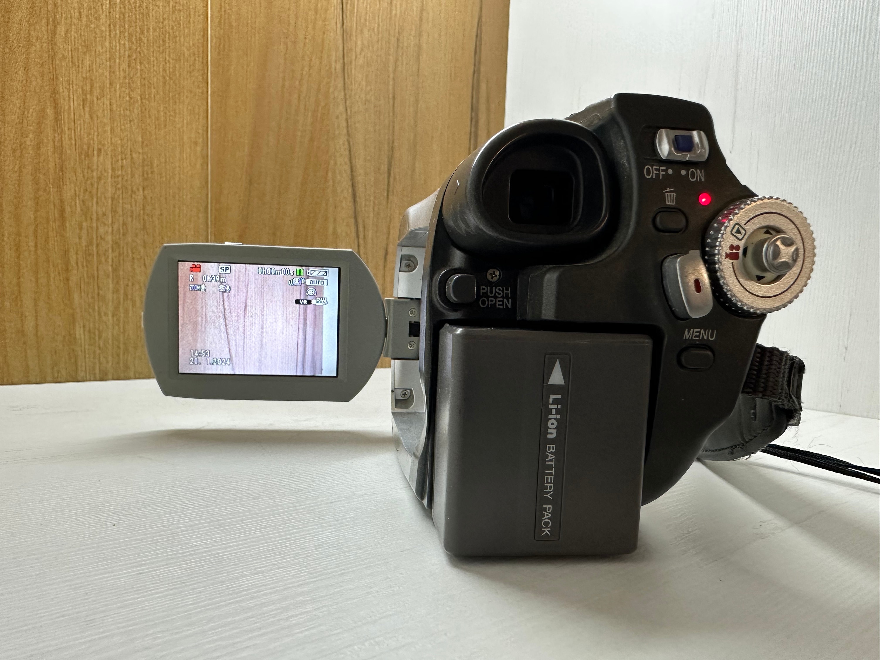 Panasonic DVD VDR D100E Video Camera 30X Optical Zoom Japan +