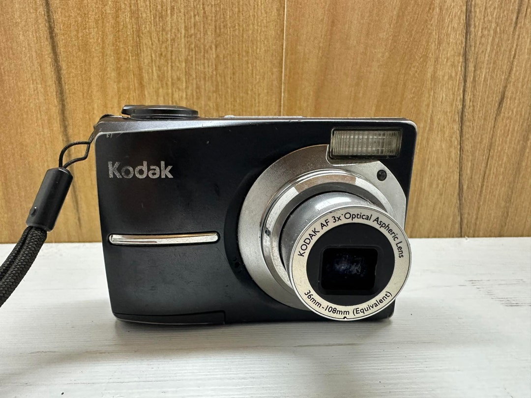 Kodak Easyshare C613 Digital Camera 6.2 MP 3X Optical Zoom Compact 2.4