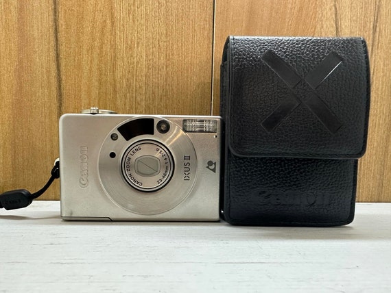 Vintage Canon Ixus II Japan 35mm APS Compact Film Camera 23-46mm
