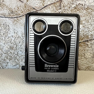 Vintage Unique Amazing Rare 1960 Camera Kodak Brownie Six 20 Model C OLD Made in England London 8mm Movie Camera Film Kodacrome