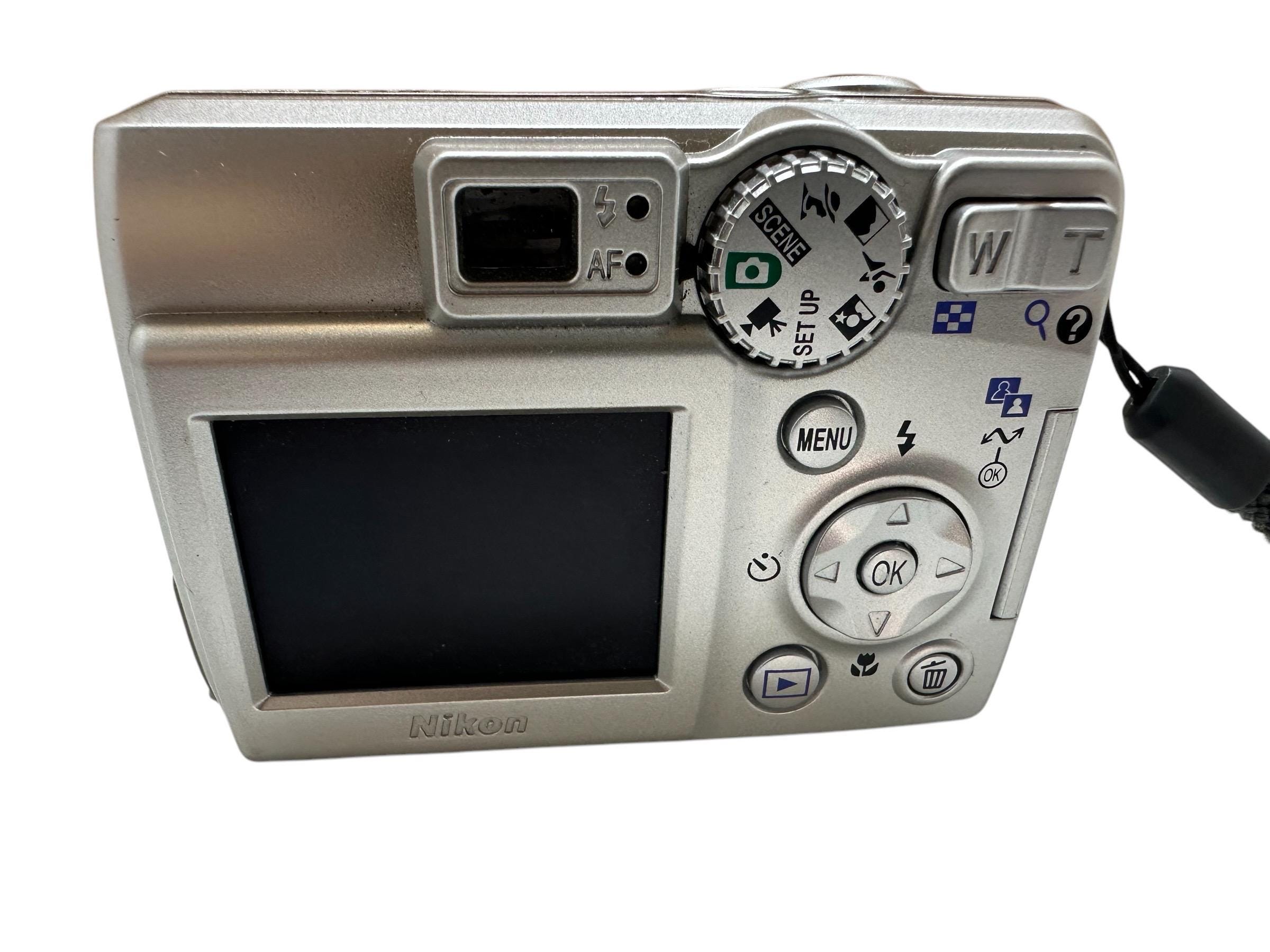 Nikon Coolpix E5600 Japan Digital Camera 5.1 MP 3X Optical